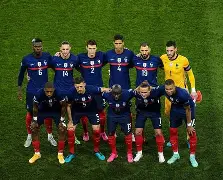 包含法国队阵容强大，志在夺回欧洲杯冠军的词条